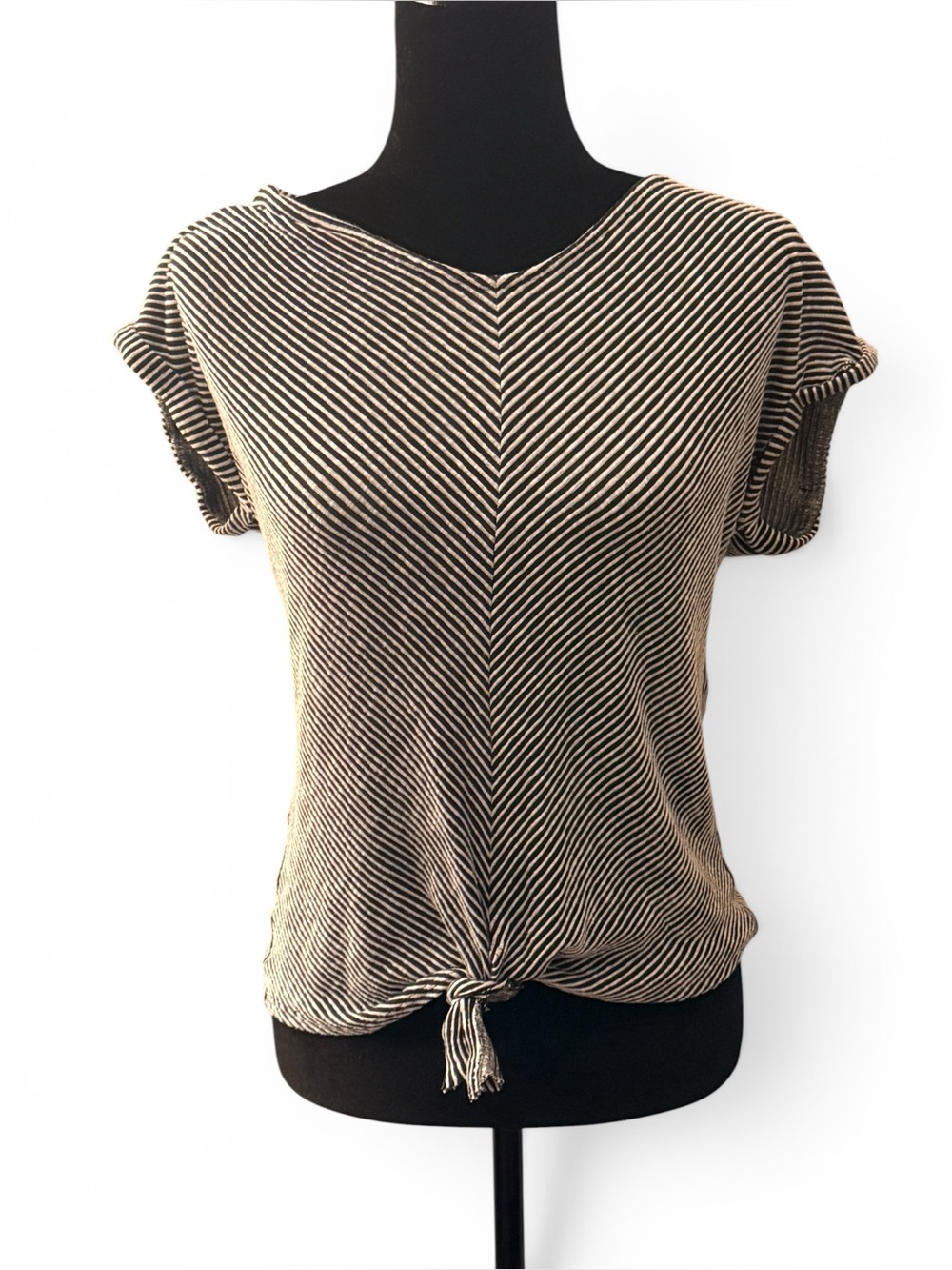 Striped Short-Sleeve Tie-Front Top in Black and White size Med